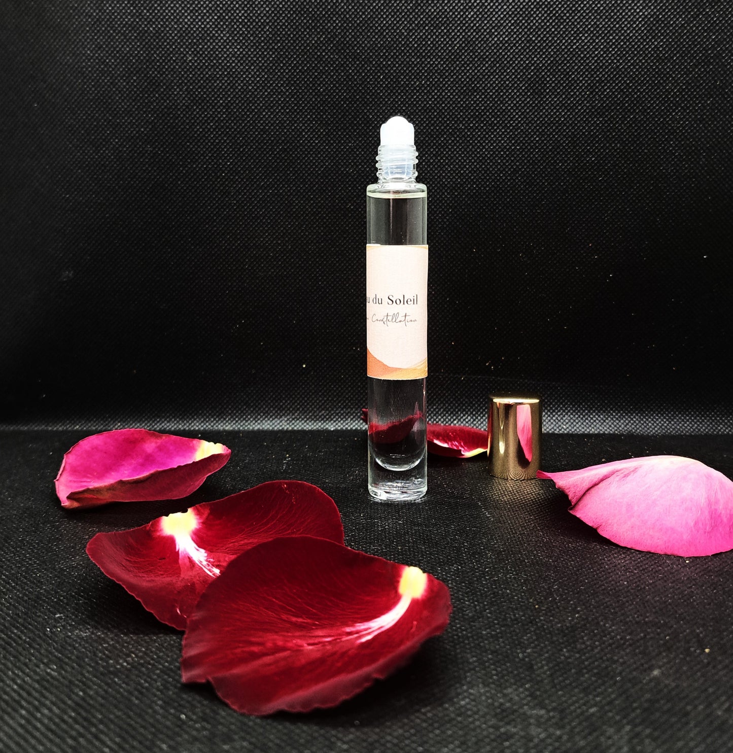 L'Eau du Soleil, le parfum roll-on à glisser dans son sac à main