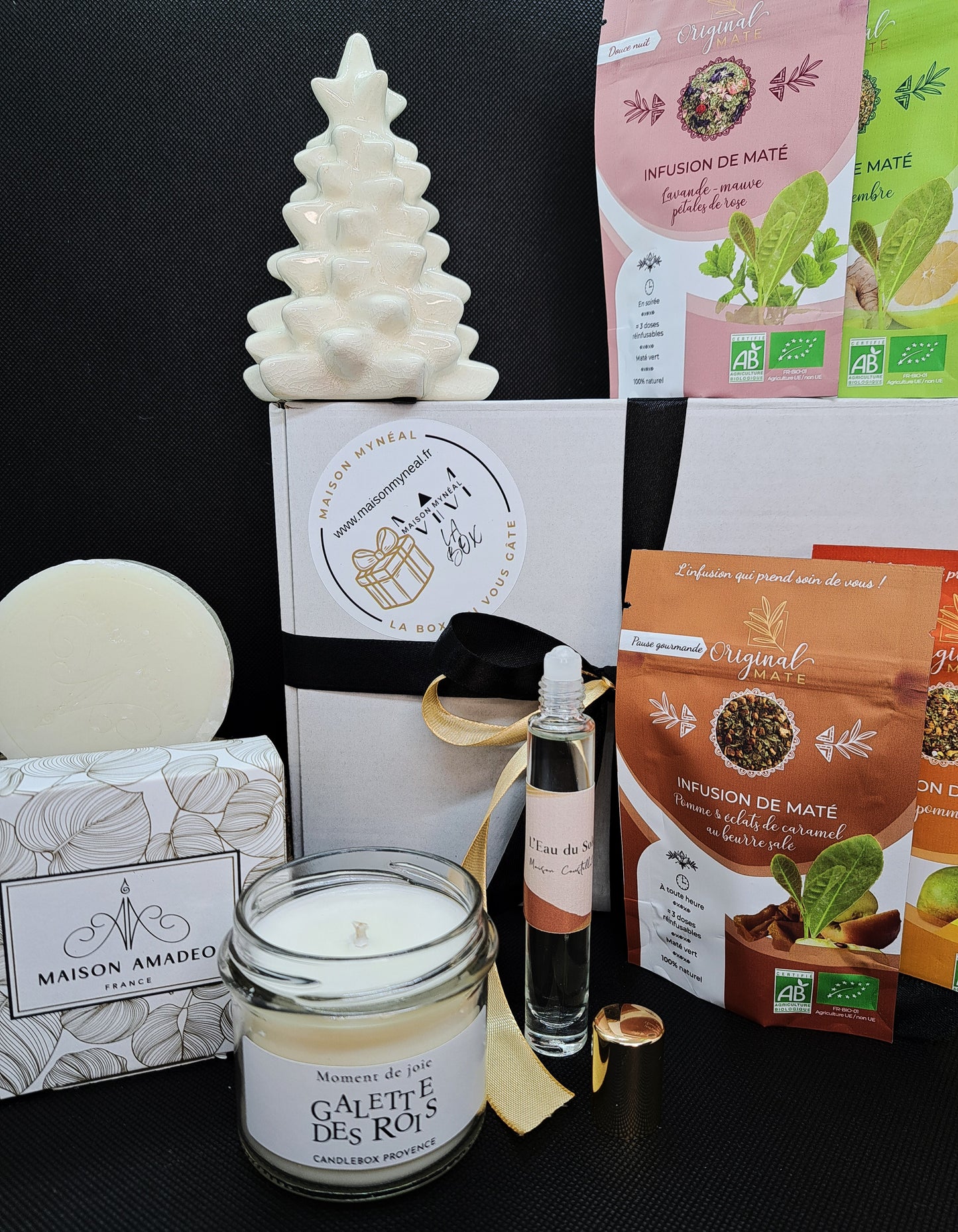 Offrez vous une surprise! Recevez La Box ma Gatée. Tous les 2 mois, découvrez une bougie artisanale naturelle au parfum envoutant et relaxant, et 3 soins ou produits naturels essentiellement fabriqués en Provence. Ressentez La joie de découvrir des produits sains, de qualité, réalisés par des artisans du sud de la France. Une surprise à offrir ou tout simplement pour se faire plaisir, tous les 2 mois directement dans votre boite aux lettres.