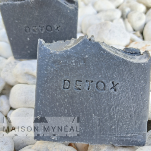 Savon Détoxifiant au Charbon