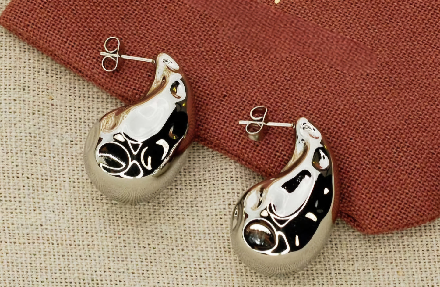 Boucles d'oreilles gouttes d'eau aspect martelé
